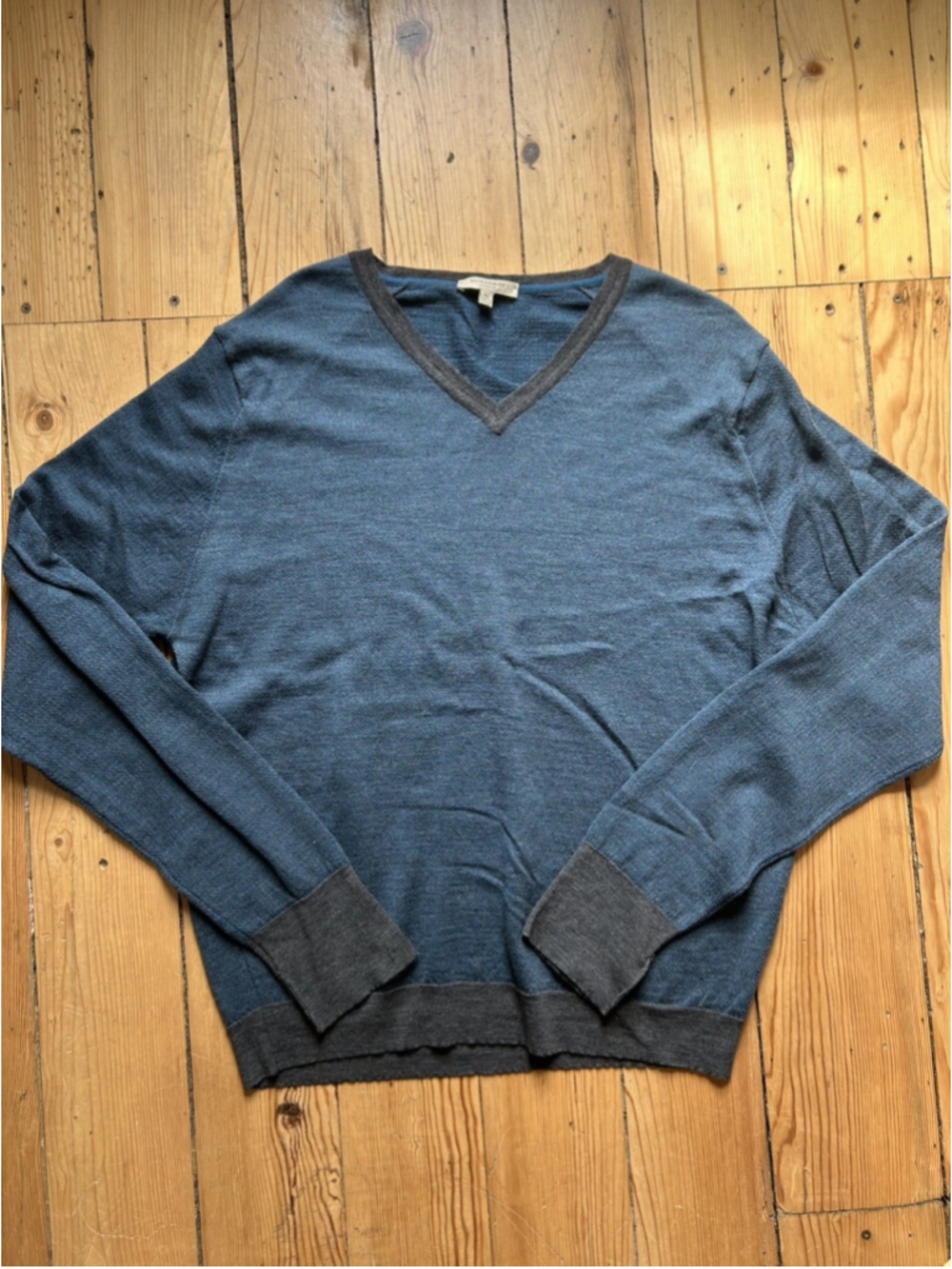 Burberry V-Neck Sweater 100% Extra Fine Merino Wool XL Made in England